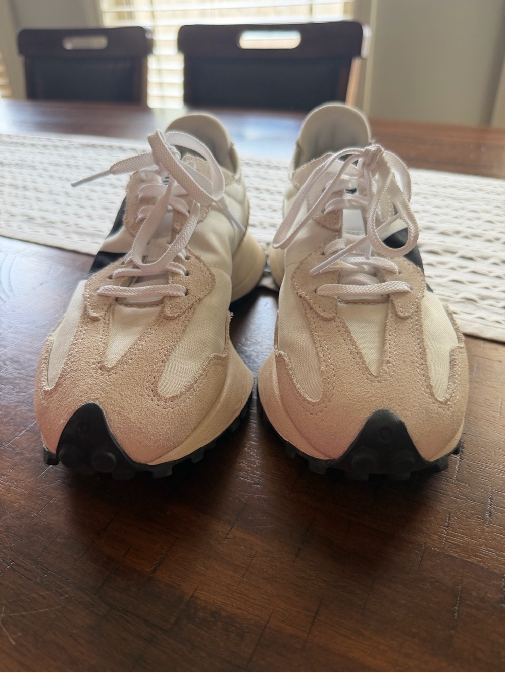 New Balance 327 Sneaker (Women)
Size 8! Like New! - Picture 4 of 8